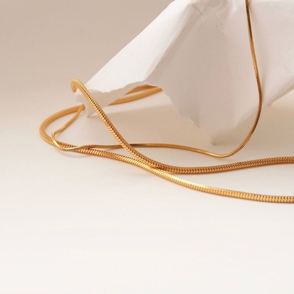 NEW 18K Gold Plated Snake Chain Necklace - Picture 9 of 10